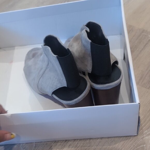 Via Spiga Gray Open-Toe Mules - Picture 7 of 10